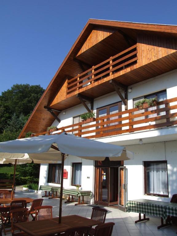 Vadregeny Panzio Bed & Breakfast Esztergom Exterior photo